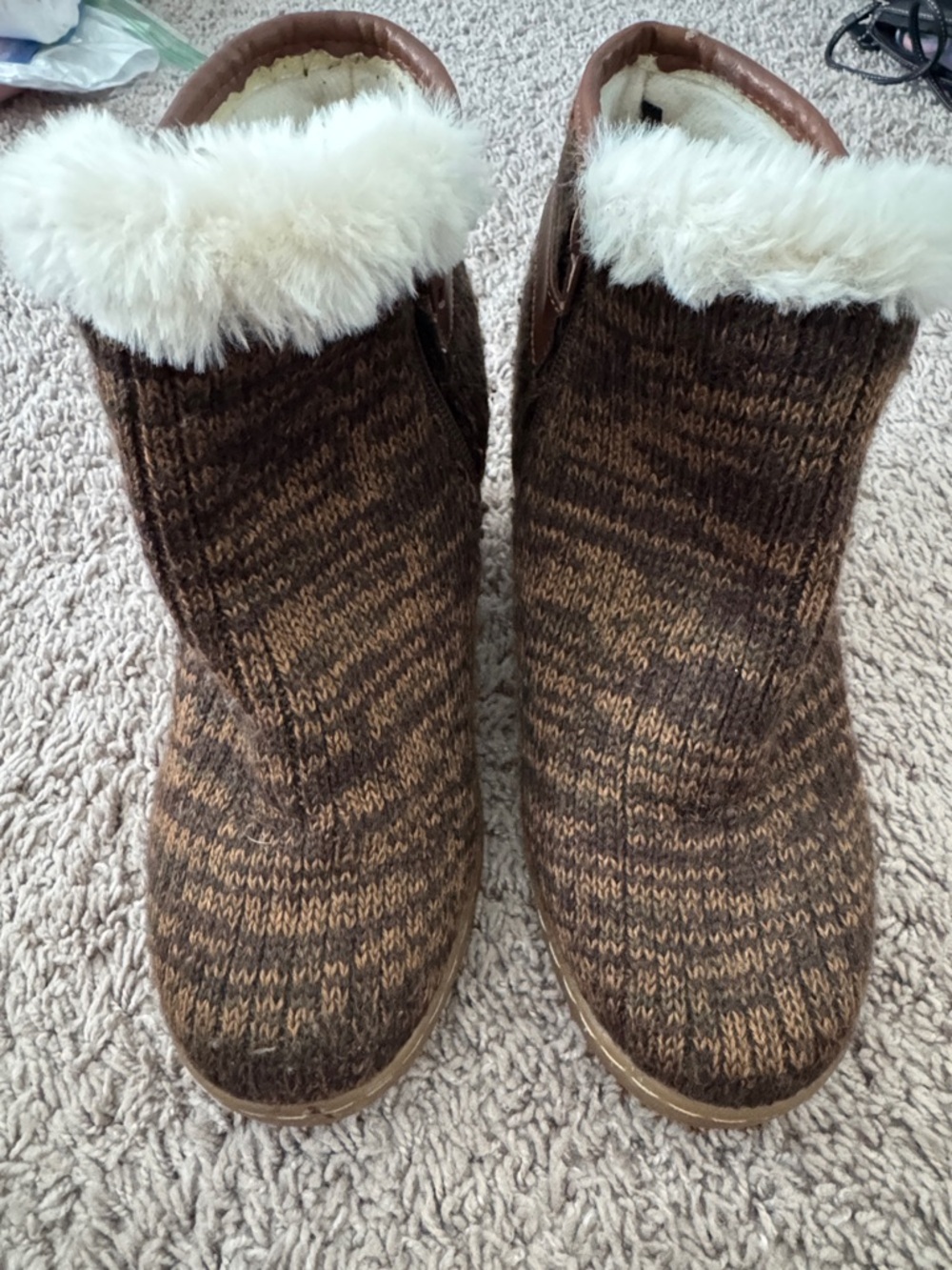 Muk luks booties size 9